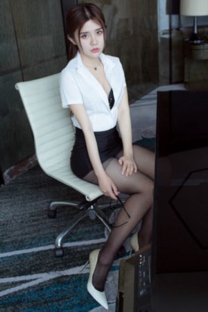 欧美套装修身连衣裙_4K神马在线观看
