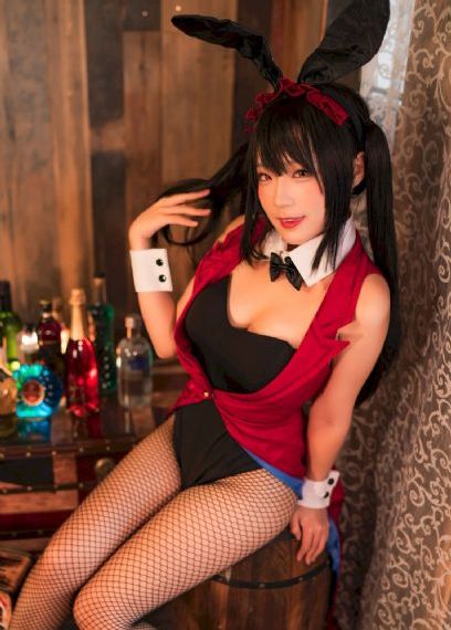 欧美海滩走光图片_免费手机观看