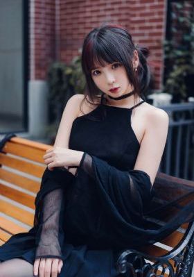 年轻的女教师3在线观看_蓝光在线观看